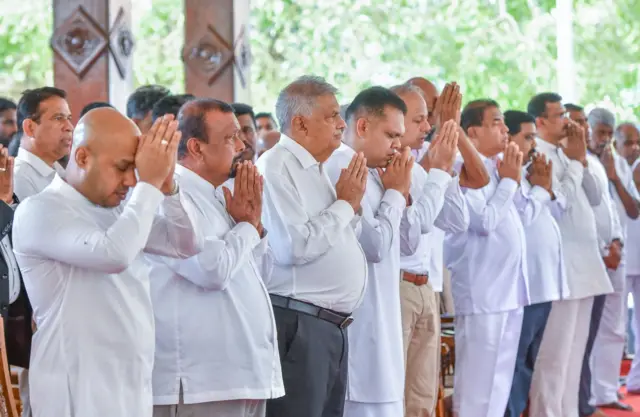 පනත් පාර්ලිමේන්තුවේදී සම්මත කිරීමේදී පාර්ලිමේන්තුවේ බහුතර ඡන්දයෙන් ඒවා සම්මත කර ගැනීමට ජනාධිපතිවරයා සමත් වීමද කැපී පෙනෙන සිදුවීමක් වේ.